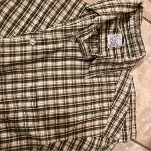 Old Navy Men’s SS Button-down. Size: Large  Chest pocket.  EUC.  Good looking!